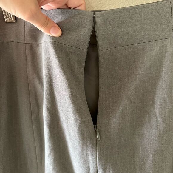 J Crew Mercantile Light Grey Polyester Blend Sleek Pencil Skirt Size 2 - Picture 4 of 7